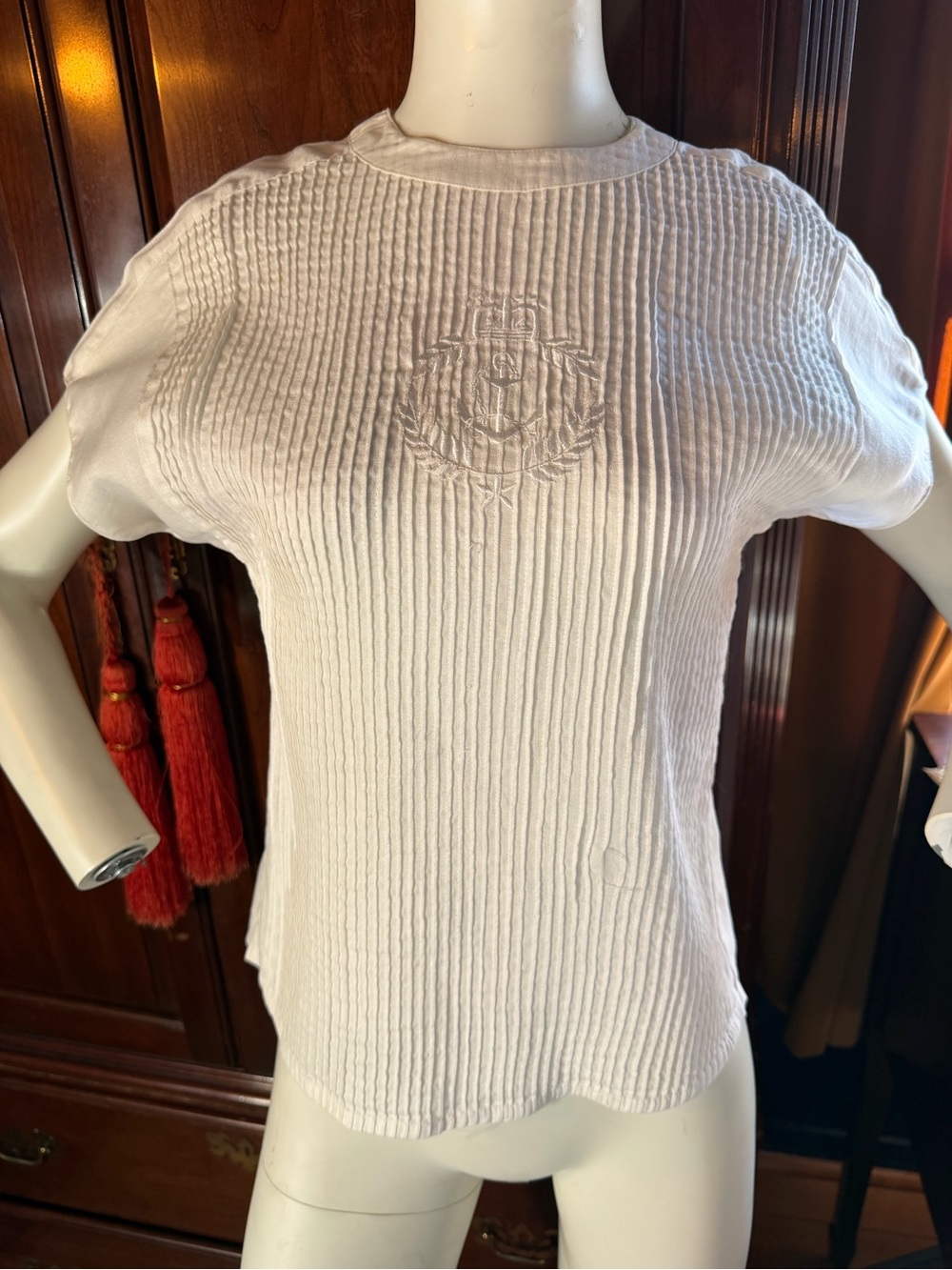 Ellen Tracy linen Ribbed Short-Sleeve Knit Top with Embroidered Crest